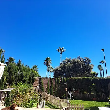 Con Jardin Y Piscina Pet Friendly Apartment