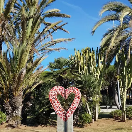 Con Jardin Y Piscina Pet Friendly Apartment